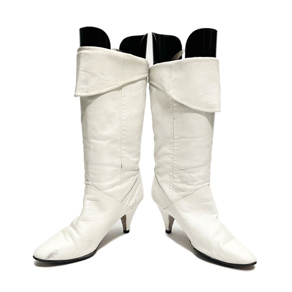 Vintage 1980s white leather fold over heeled pirate boots - Picture 5 of 9